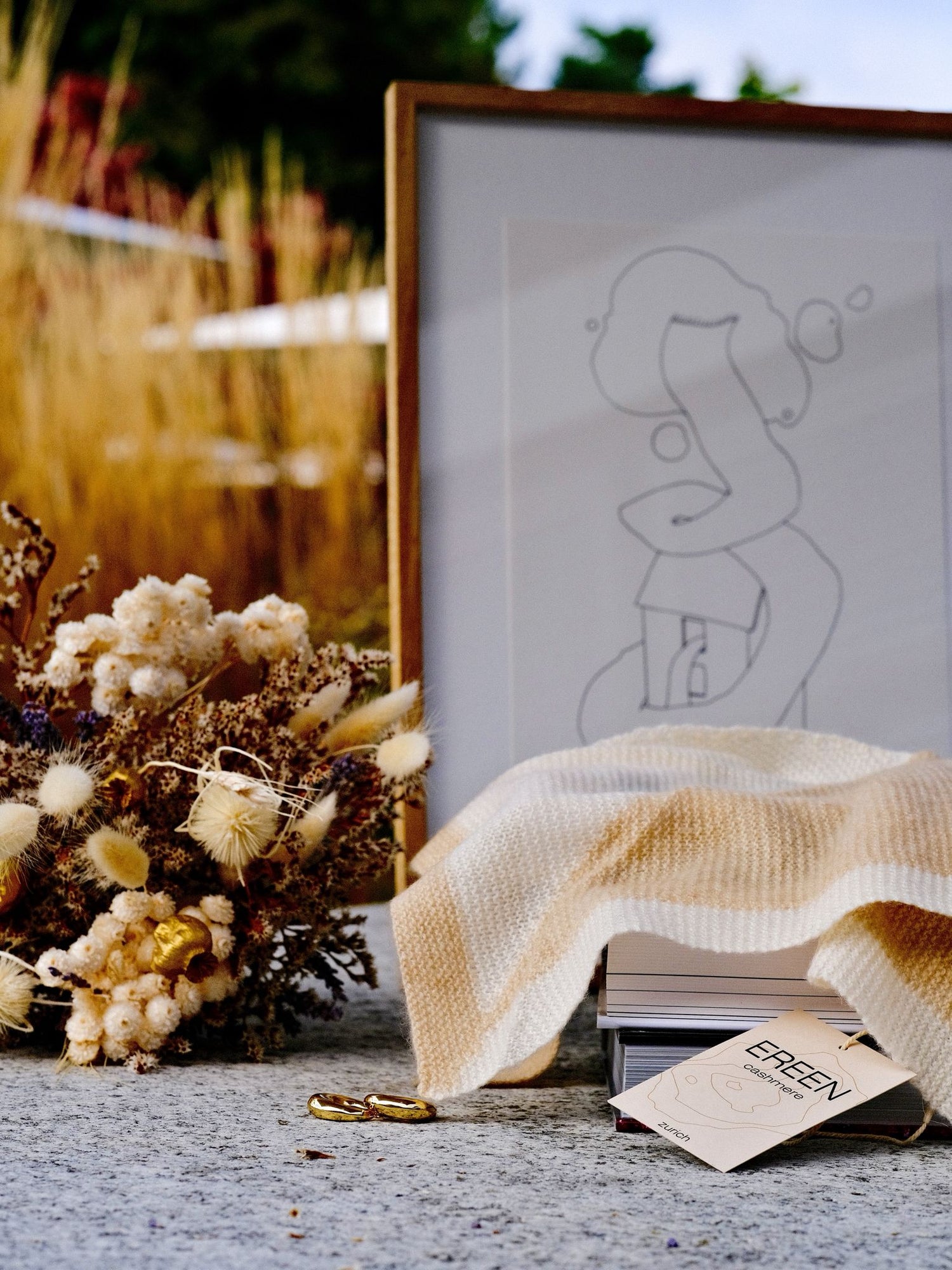 Still-life artwork. EREEN scarf. Artwork in the background is by Miriam Gämperli. Photographed in Zürich.